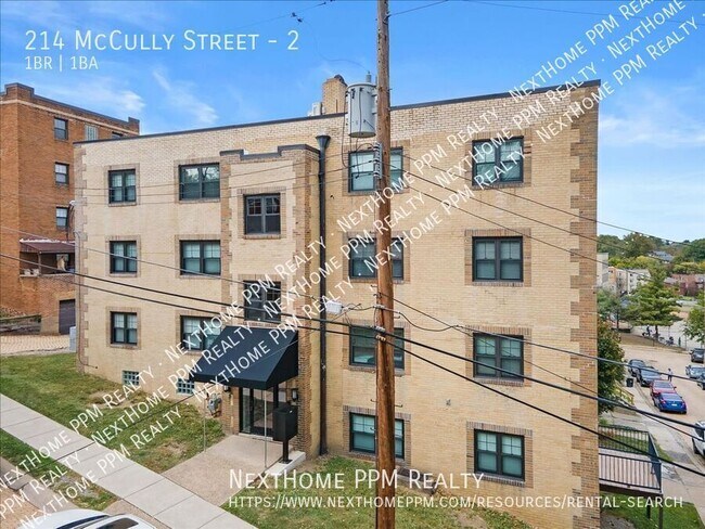 Building Photo - 214 McCully St