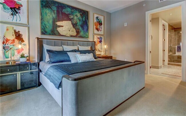 Building Photo - 2322 N Akard St