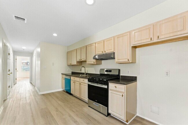 Building Photo - 70 Lembeck Ave