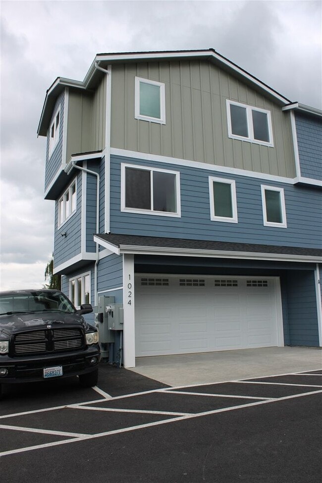 Building Photo - 2 bedroom 2 bathroom Brand  New Constructi...
