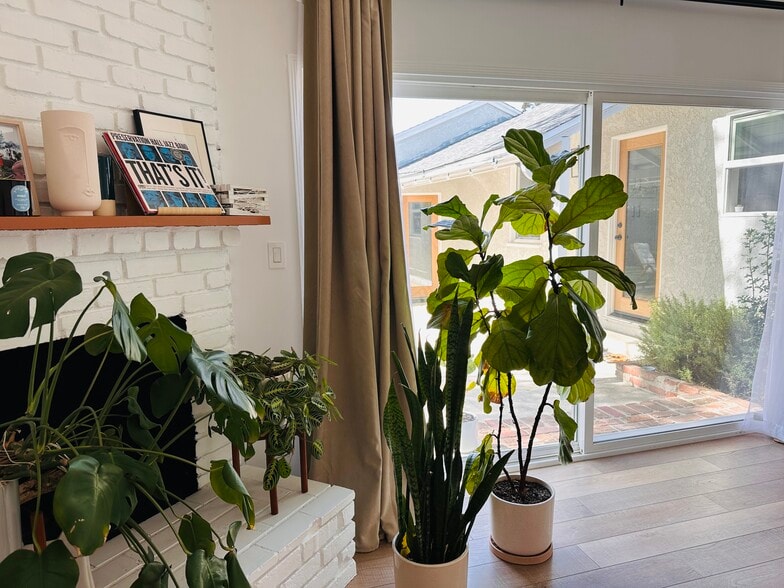 Building Photo - 2460 Glenrose Ave