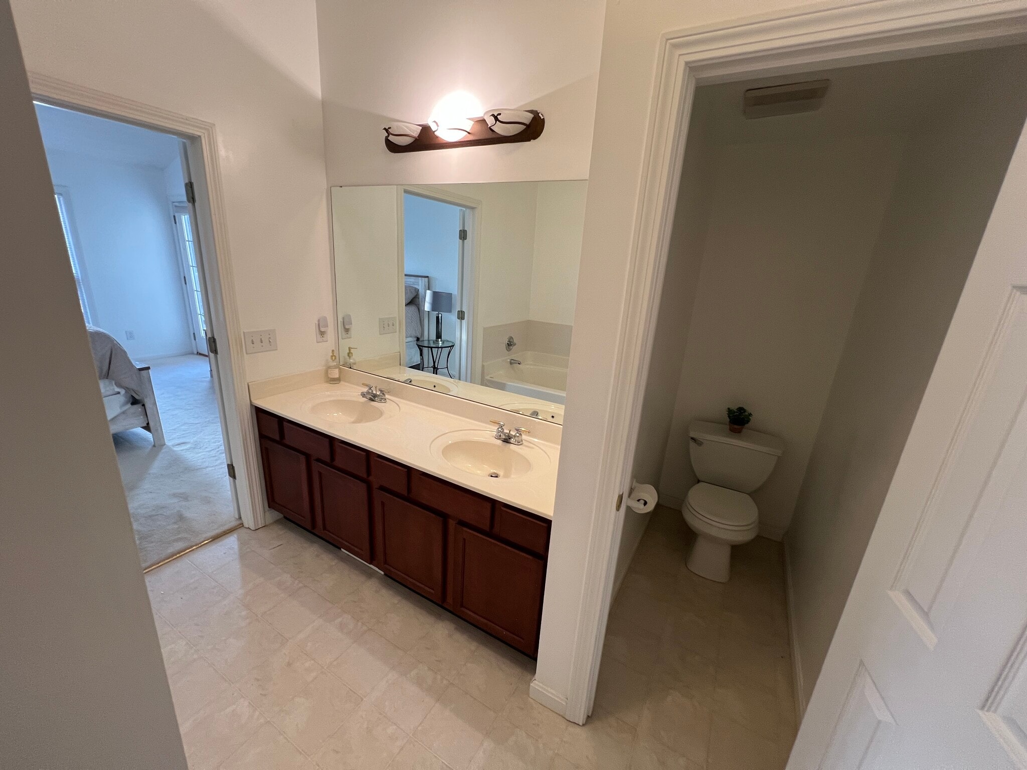 Building Photo - 3148 Benwick Dr