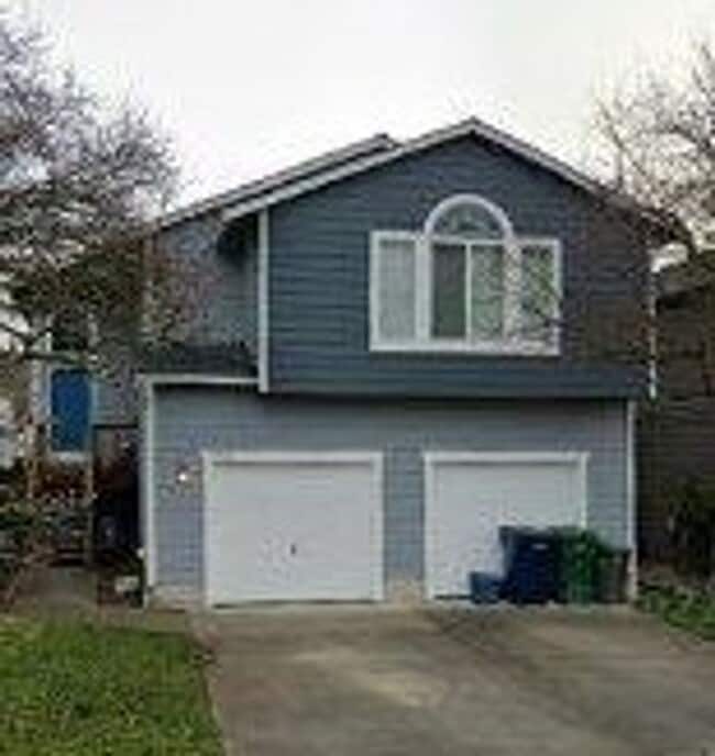 Primary Photo - 4Bd/3Bd Bothell House