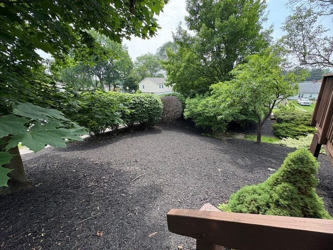 Building Photo - 2 Bedroom 2.5 Bathroom in Hummelstown!