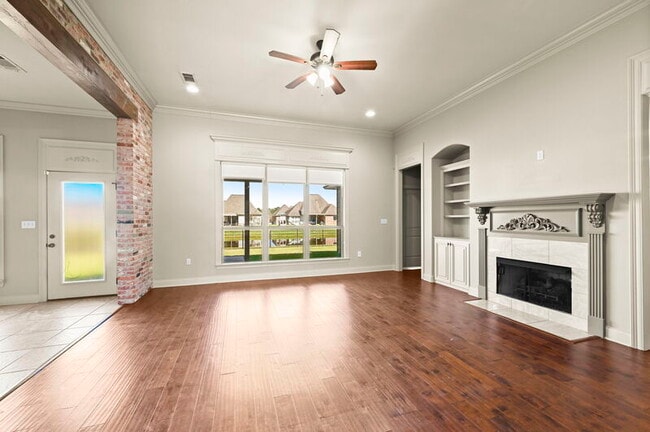 Building Photo - 16923 Bradford Ave