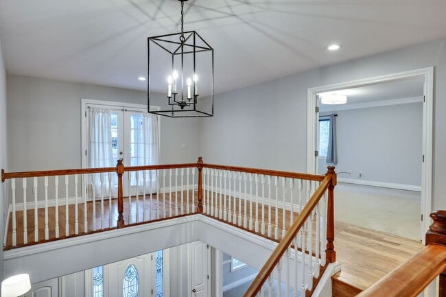 Building Photo - Beautiful Spacious Bainbridge Home