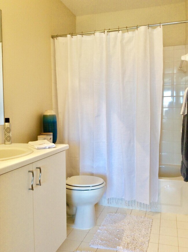 Building Photo - 145 Yacht Club Way