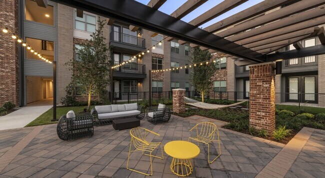 Building Photo - Beautiful Studio Home! Great Savings!