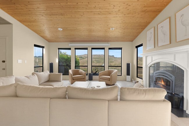 Building Photo - 112 Duck Ct