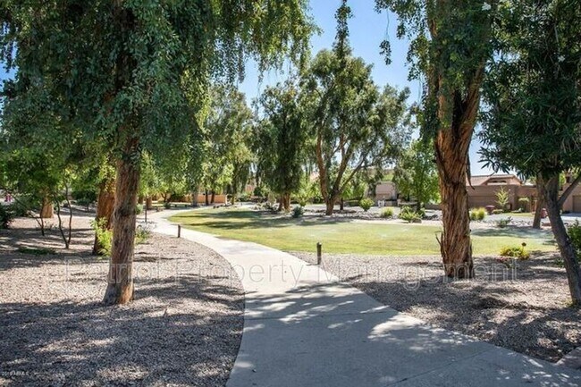 Building Photo - 8602 E Vista Del Lago