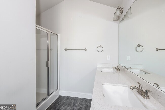 Building Photo - 692 Overlook Gln Dr