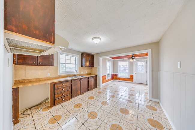 Building Photo - 13034 Emporia St