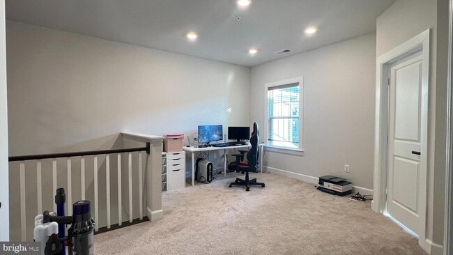 Building Photo - 730 Quarry Point Rd