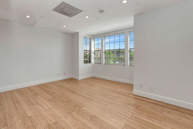 Primary Photo - 14771 Plaza Dr