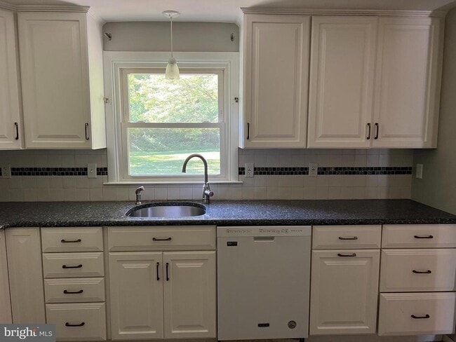 Building Photo - 319 Meetinghouse Ln