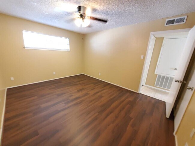 Building Photo - 6410 Del Monte Dr