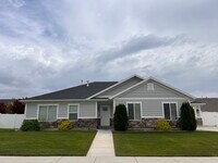 Building Photo - 611 W 650 S