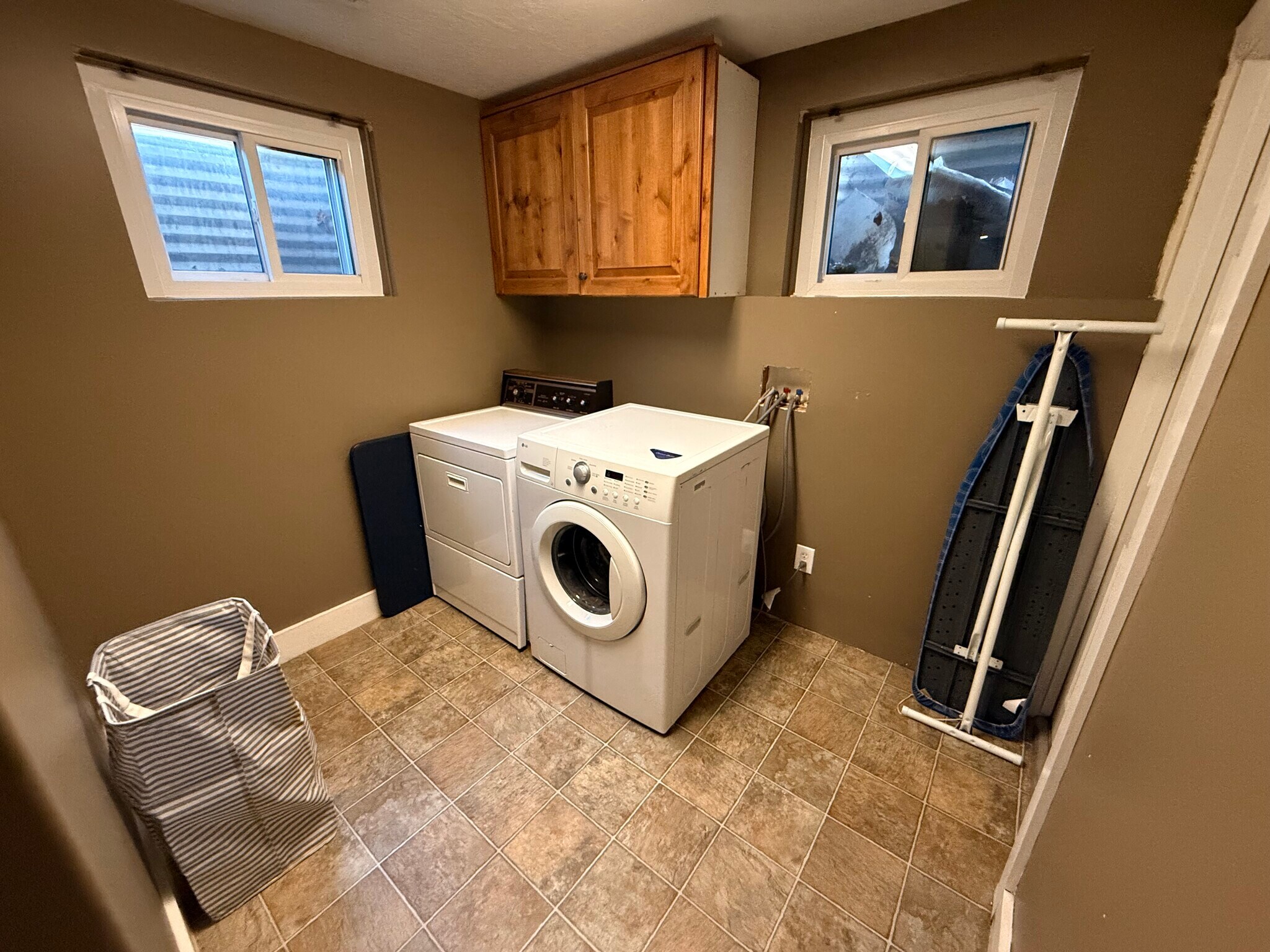 Building Photo - 676 E Howard Dr