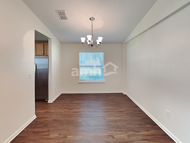 Building Photo - 2842 Woodstone Dr