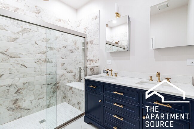 Building Photo - 3345 N Clark St