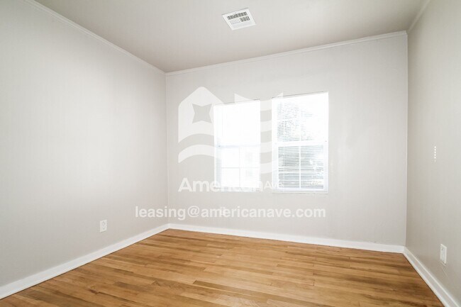 Building Photo - 206 W Kittyhawk Dr