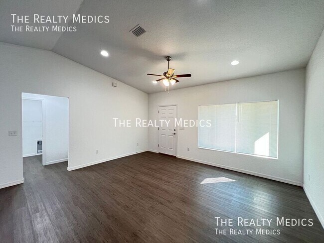 Building Photo - 391 Malauka Loop