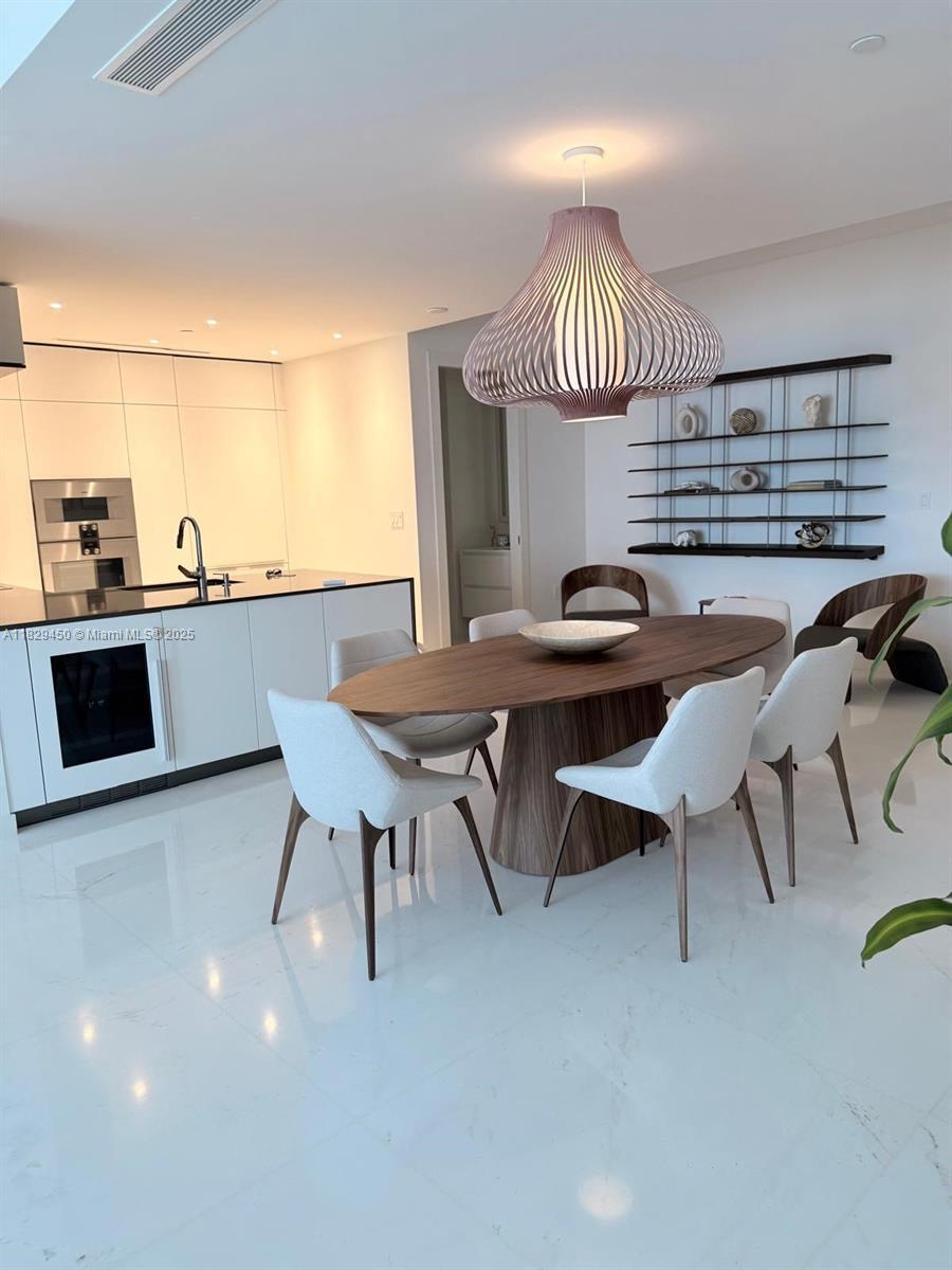 Building Photo - 300 Biscayne Boulevard Way