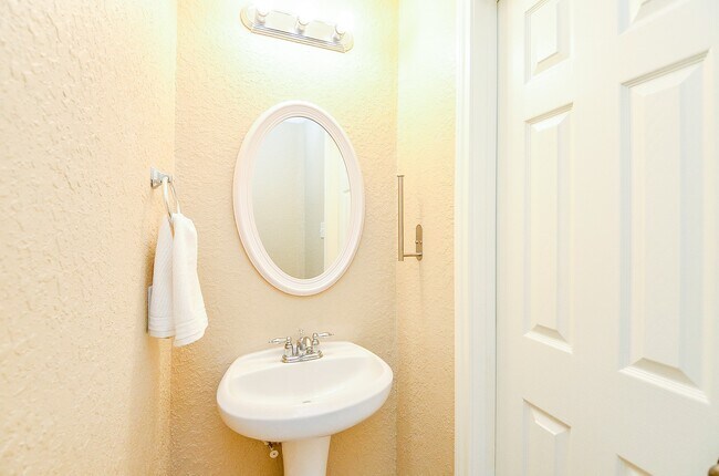 Building Photo - 6419 Bennington Springs Dr