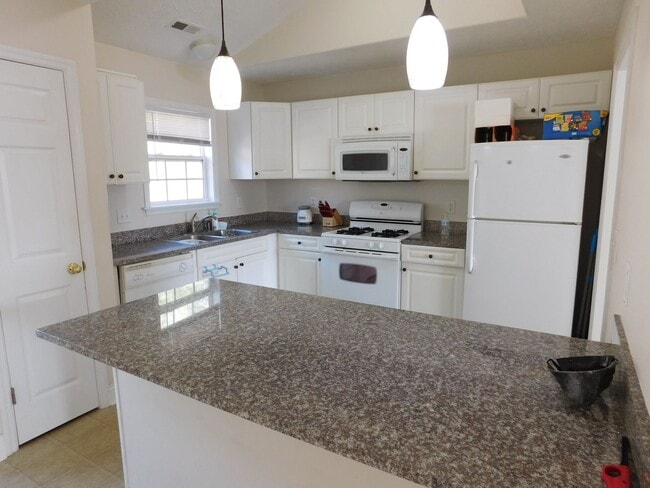 Building Photo - 119 Pella Ln