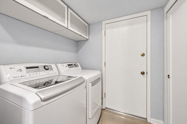 Building Photo - 8658 S 51st St