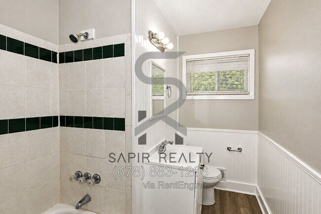 Building Photo - 3539 Tulip Dr