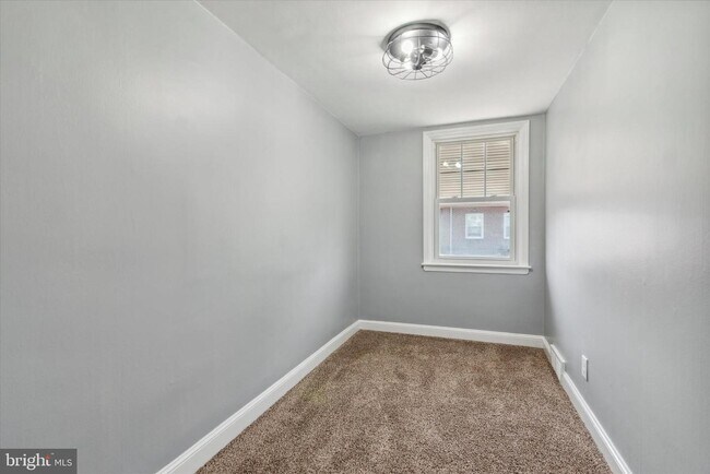 Building Photo - 330 Rively Ave