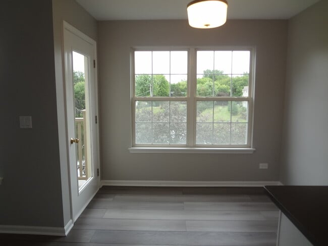 Building Photo - 1127 N Red Oak Cir