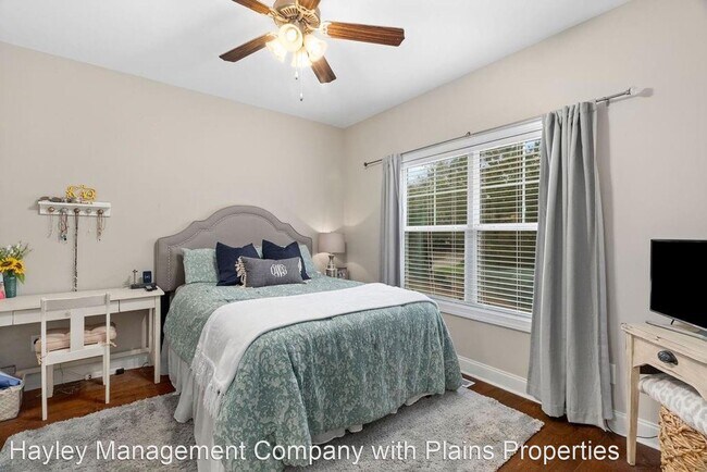 Building Photo - 2 br, 2.5 bath House - 418 North Donahue Dr