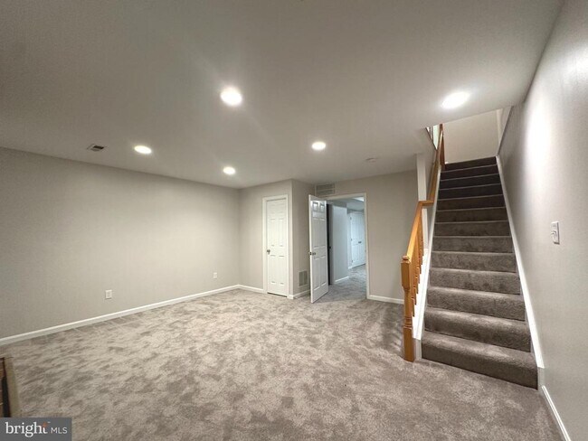Building Photo - 2120 N Tazewell Ct