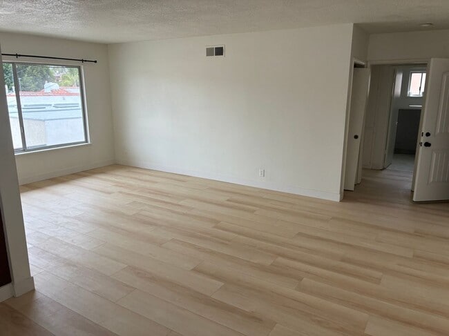 Building Photo - 241 Nieto Ave