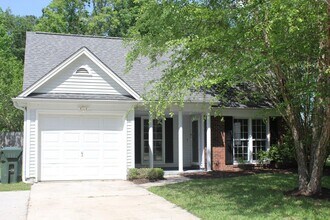 Building Photo - Charming 3 bedroom, 2 bath Home Located in...
