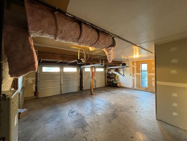 Building Photo - 3 Bedroom 2.5 Bath in Desirable Renton Fairwood Greens