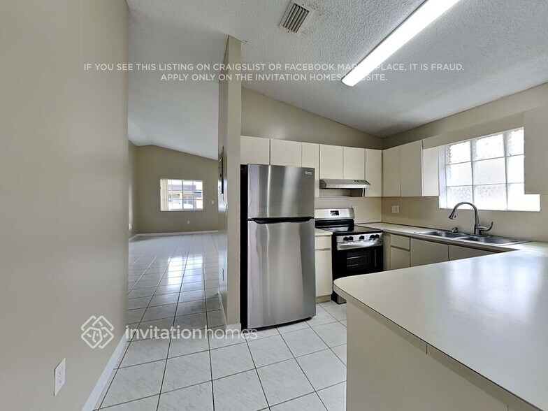 Building Photo - 12378 NW 98th Ave