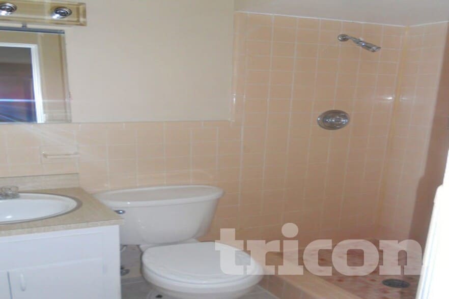 Building Photo - 2713 Greenfield Ave