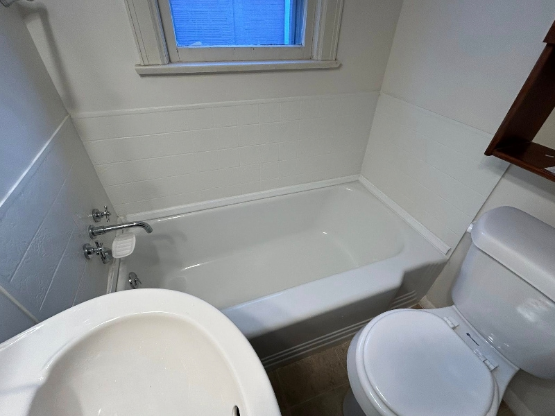 Building Photo - 422 E Broadway St