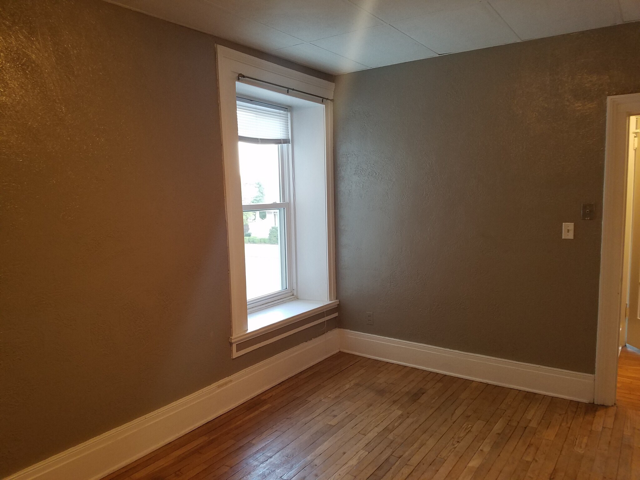 Building Photo - 515 W Washington St