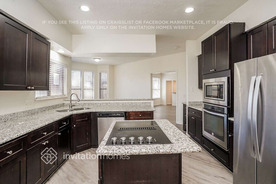 Building Photo - 11903 Gardenglen Dr