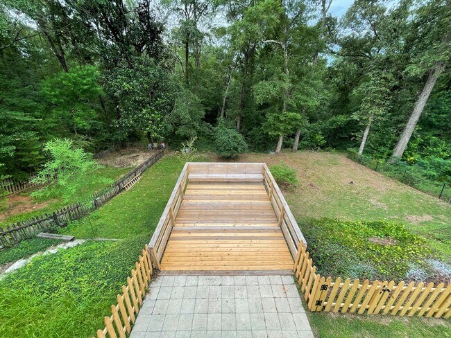 Building Photo - Rolling Acres - End Unit w/Several Beautif...
