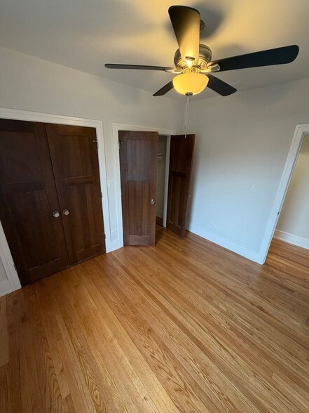 Building Photo - 486 N Hermitage Ave
