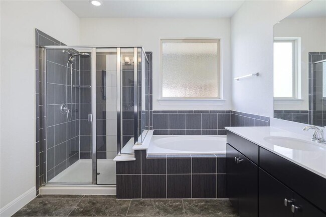 Building Photo - 2421 Blended Tree Ranch