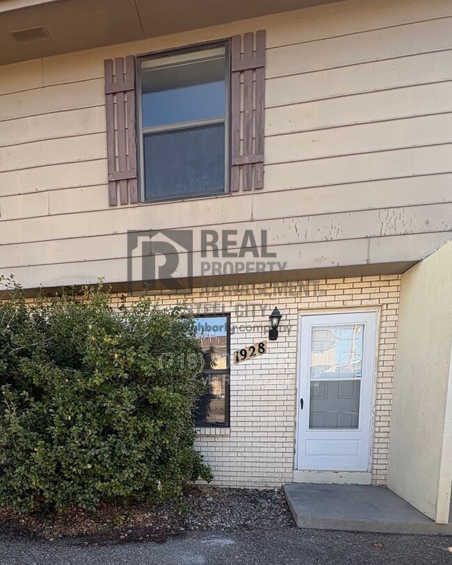 Building Photo - 1928 N Salem Ave