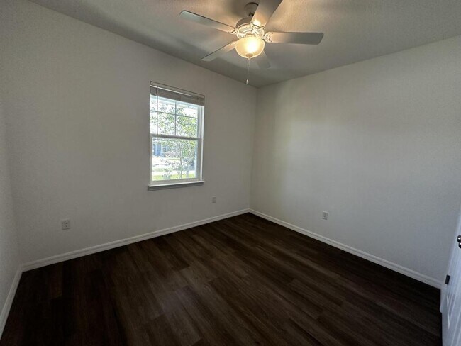 Building Photo - 1169 Stratton Ave