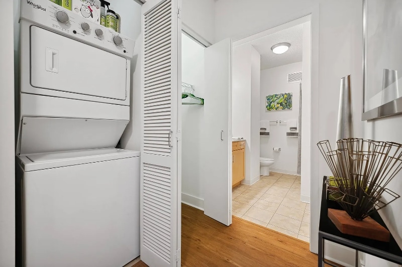 Building Photo - 960 S Clark St