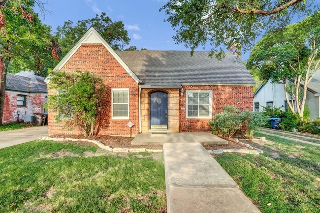 Primary Photo - Bluebonnet Circle Charmer